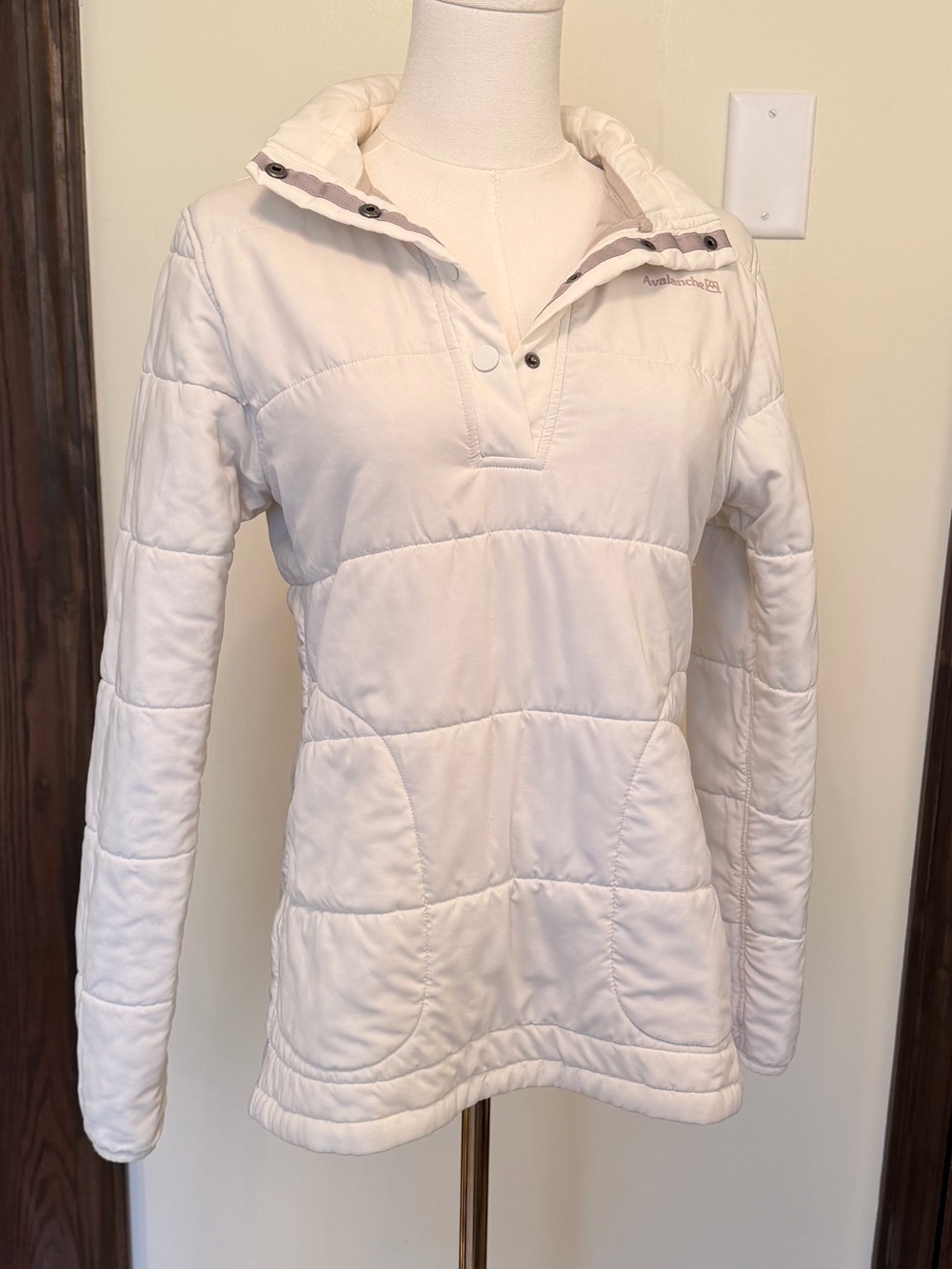 Avalanche Women's White Quilted Pullover Puffer Jacket